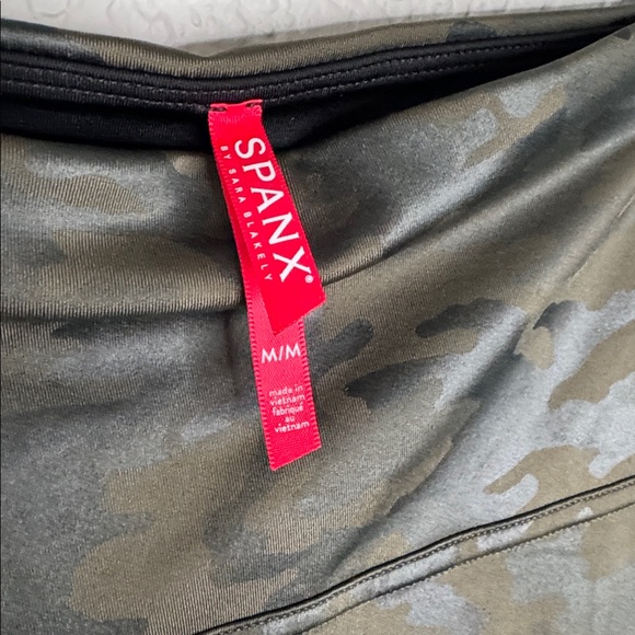 SPANX Faux Leather Green Camo Leggings Medium - Picture 4 of 5